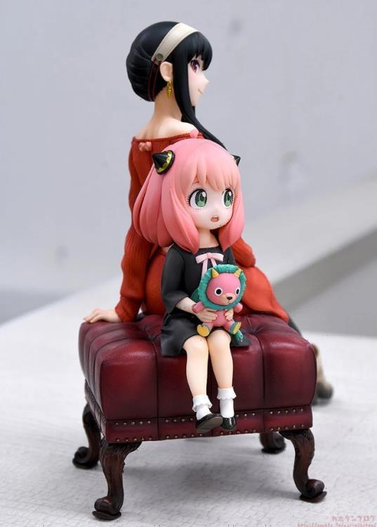 Anya and Yor Forger 1/7 Scale Figure - Spy x Family - FigurineOut