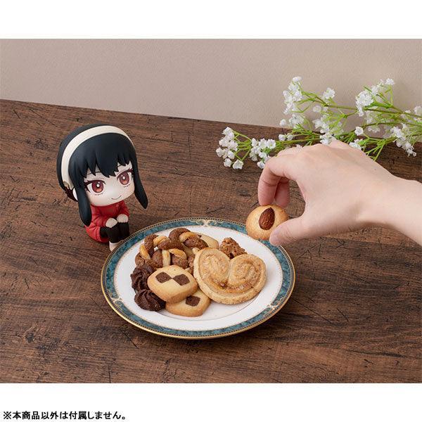 Yor Forger LookUp Spy x Family - FigurineOut